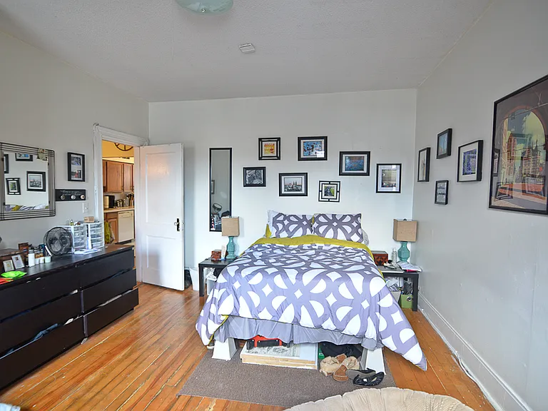 18 Glenville Ave #3B — Photo 4