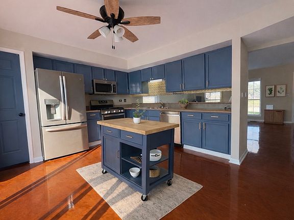 3rd image of 2467 Deerfield Dr