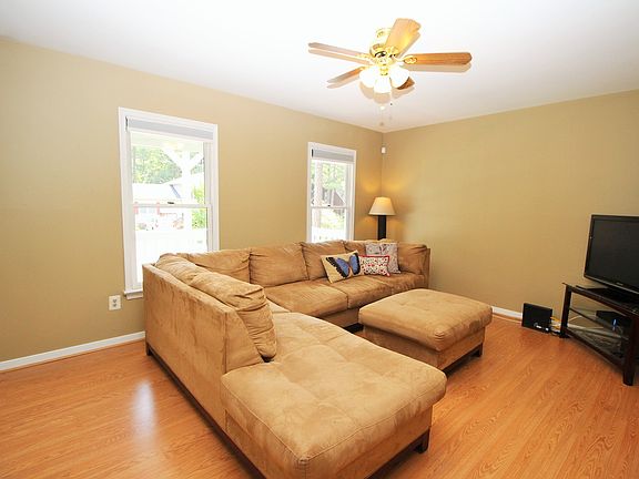 5th image of 608 Royal Crescent Dr