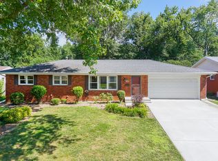 906 Hanlin Ct, Normal, IL 61761