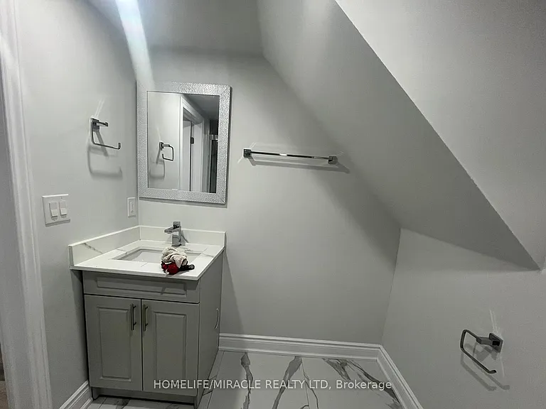 8 Rotherglen Ct — Photo 10