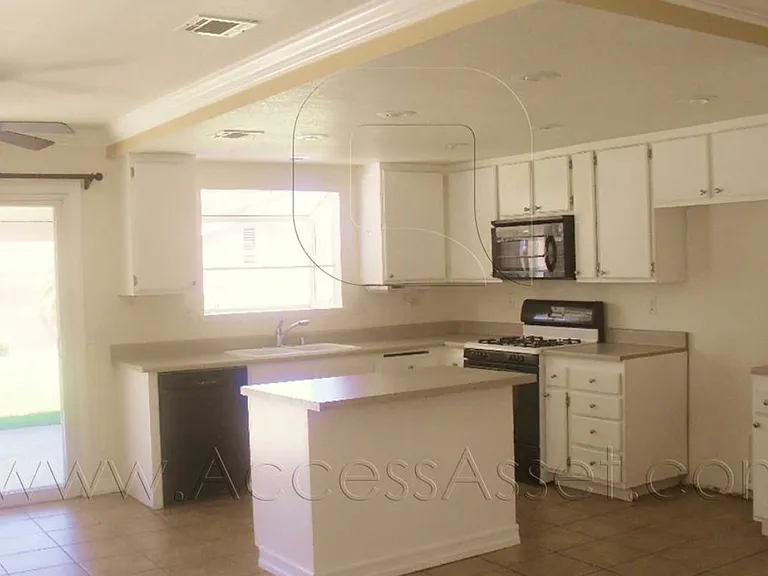 1235 N Lincoln St — Photo 7