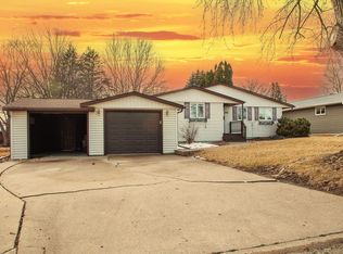 300 Sunset St, Waverly, IA 50677