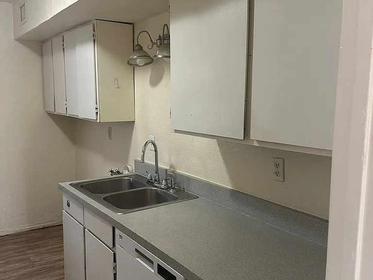 1400D Holleman Dr — Photo 14