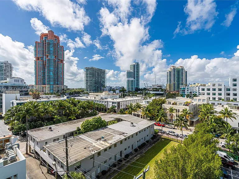 120 Ocean Dr #700 — Photo 43