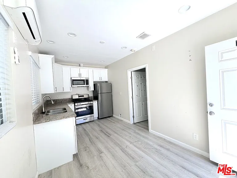 1830 S Gramercy Pl #1/2 — Photo 5