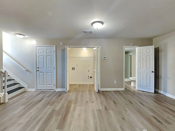 3rd image of 982 Brookmont Dr S