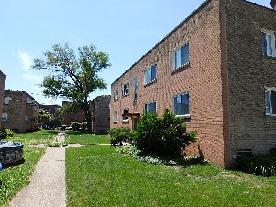 1st image of 2440 W Berwyn Ave #2N