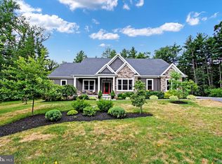 17 Vista Larga Dr, Gettysburg, PA 17325