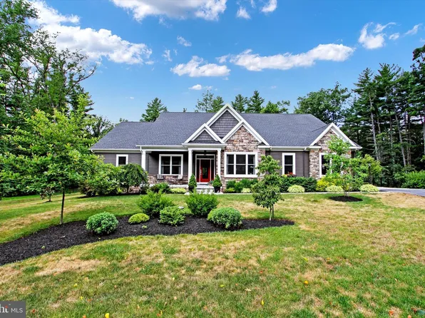 17 Vista Larga Dr, Gettysburg, PA 17325