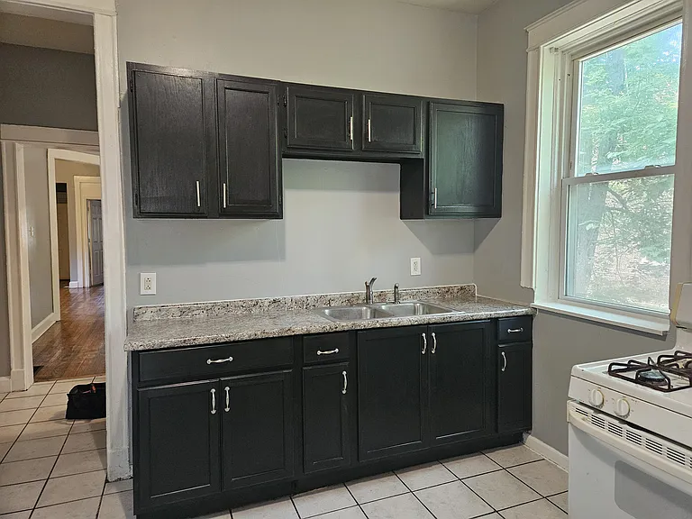 921 W 54th Pl #1F — Photo 6