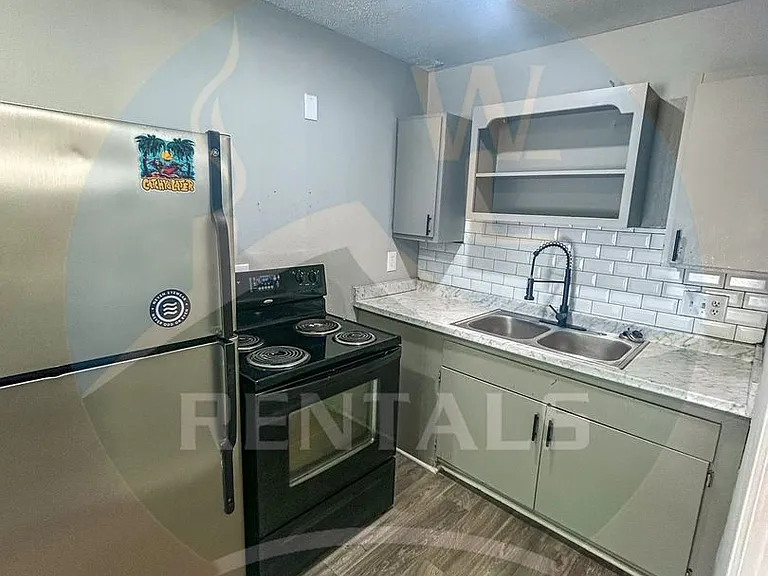 569 Country Club Dr — Photo 14