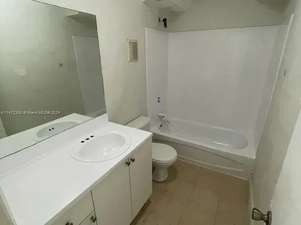 17255 SW 95th Ave APT 241, Palmetto Bay, FL 33157
