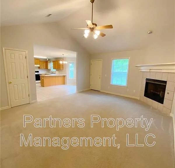 1633 S Tally Ho Dr — Photo 2