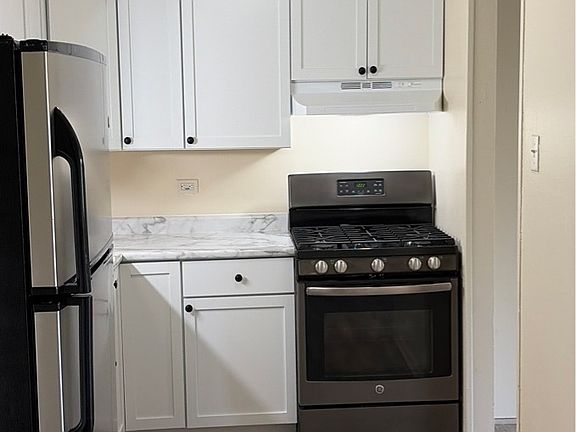 3rd image of 5710 108th St