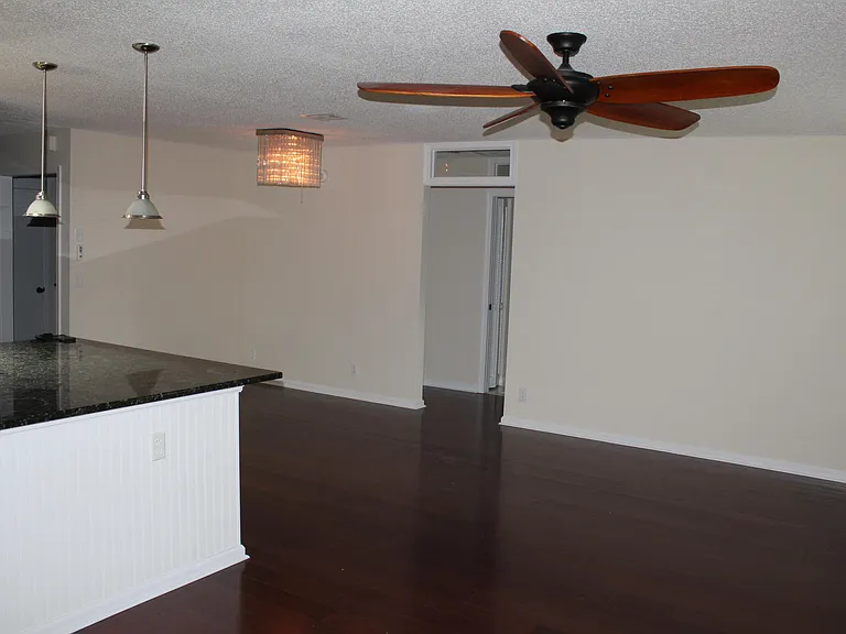 13880 Paddock Dr — Photo 4