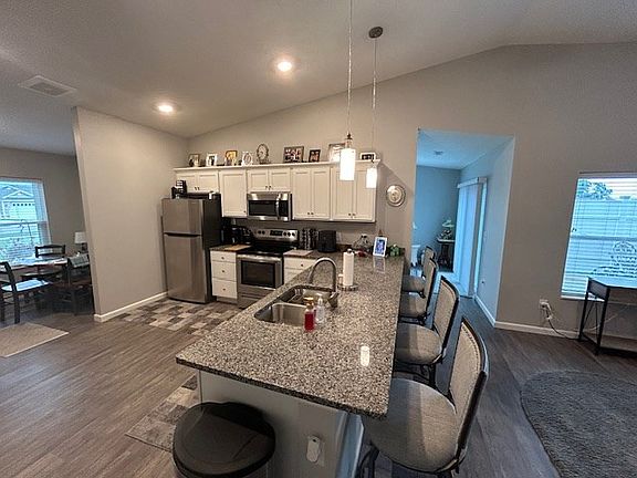4th image of 1605 Arrow Dr