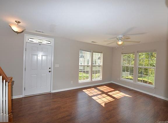 3rd image of 9554 Blossom Hill Dr