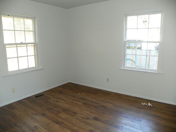 4th image of 610 Park St