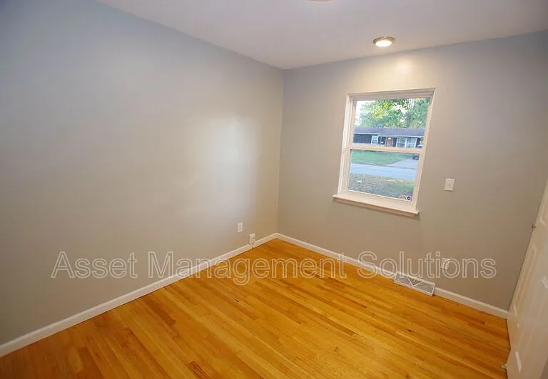 723 Riderwood Dr — Photo 8