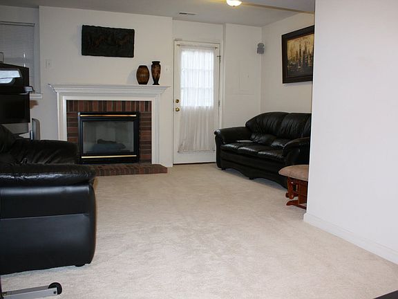 Bsmt rec room w/ gas fire pl