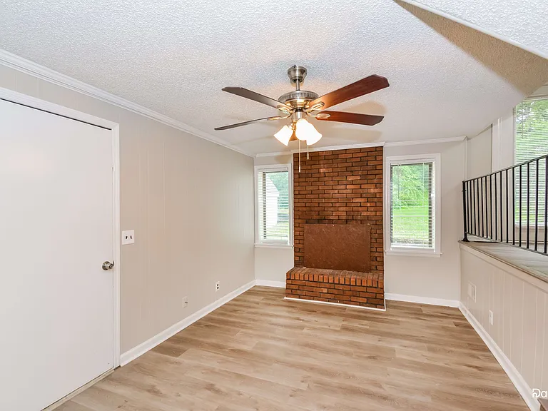 3912 Scotwood Dr — Photo 4