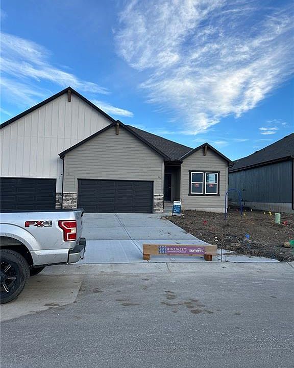 1st image of 1218 SE Windbreak Dr