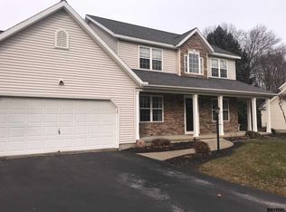1 Kendall Pl, Ballston Lake, NY 12019
