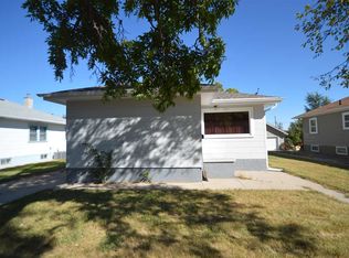 807 E 5th St, Mccook, NE 69001