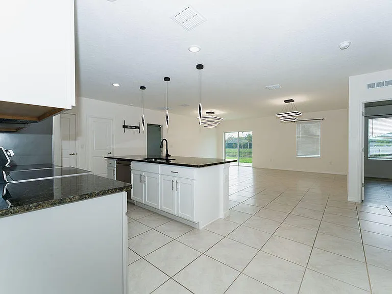 138 SW Carter Ave — Photo 10