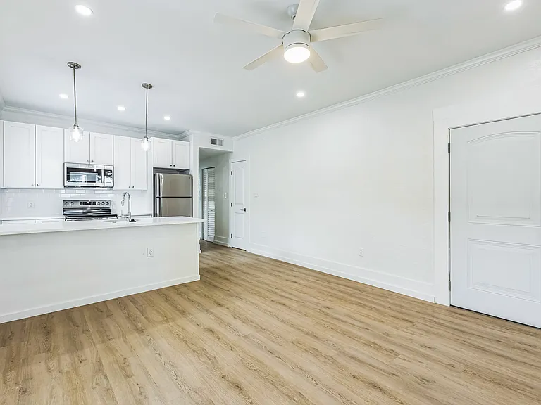 2918 W Bay Vista Ave #4 — Photo 2