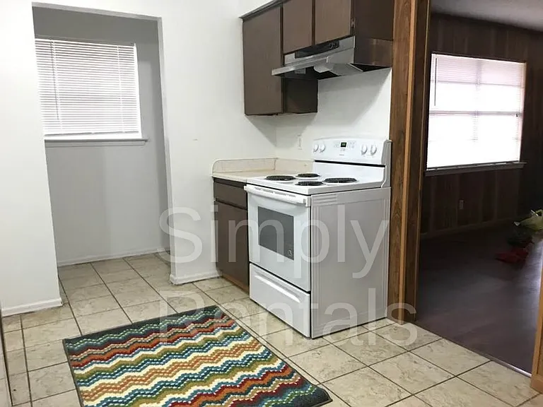 409 Maple St — Photo 9