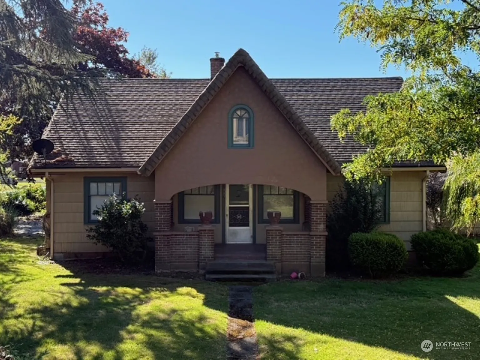 1887 S Market Boulevard photo 1