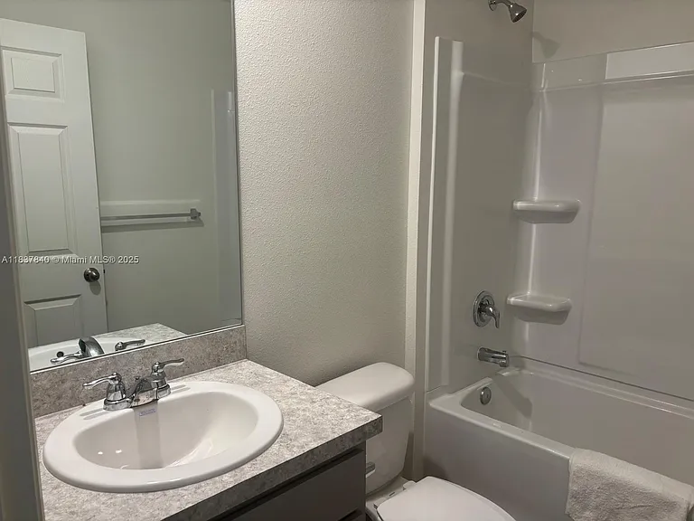 1073 SW Eureka Ave — Photo 21