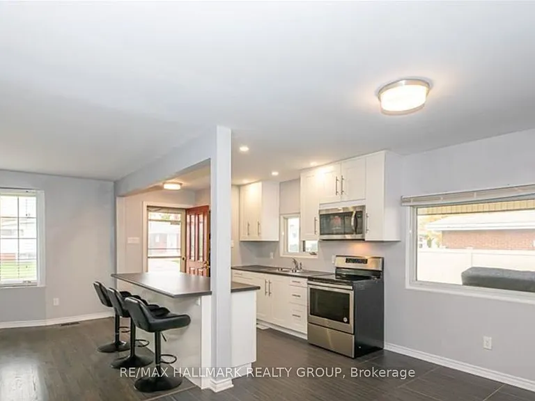 1387 Sault St #A — Photo 10
