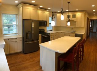 107 N Willow Rd, Elmhurst, IL 60126