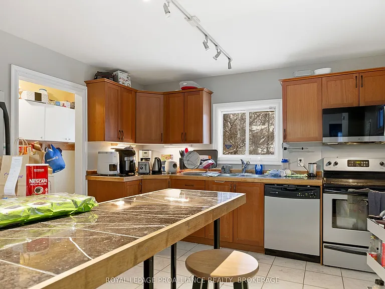 511 Victoria St — Photo 20