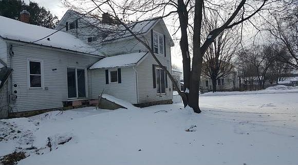 2nd image of 123 2nd St