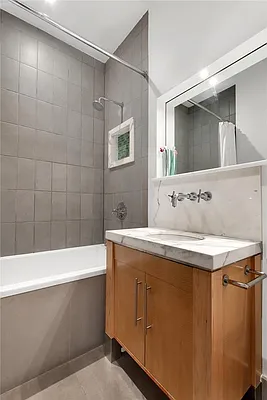 Sold by R New York | media 9