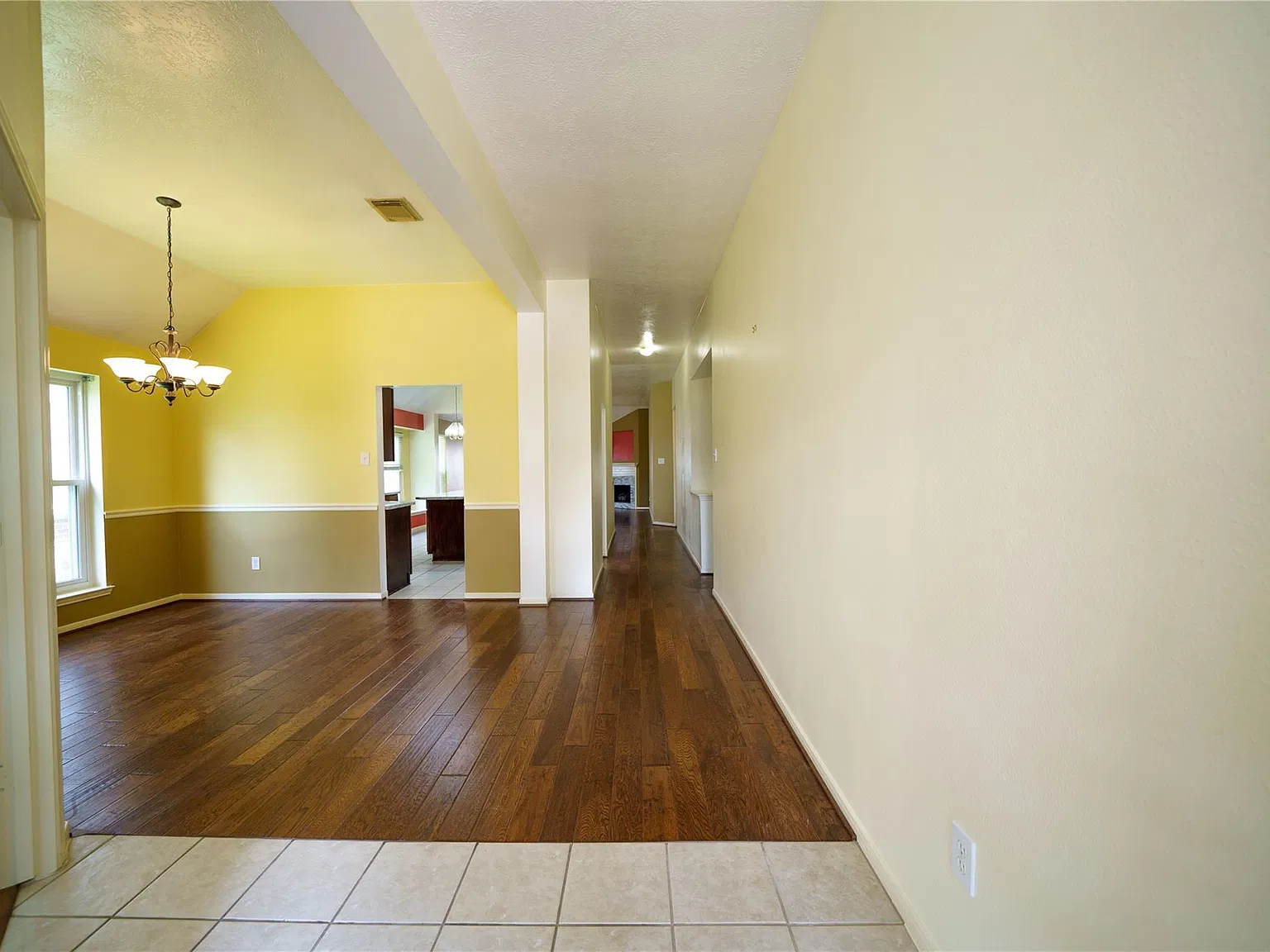 3 bed, 2.0 bath, 2081 sqft, $2,200 — Photo 3