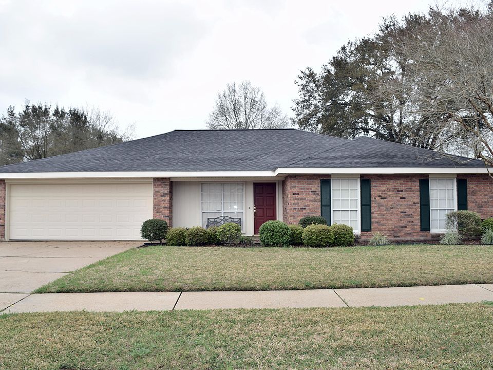 1st image of 109 Dove Cir