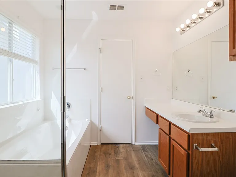 15125 Meredith Ln — Photo 12
