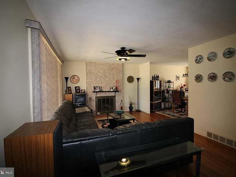 112 N Harvard Rd — Photo 9