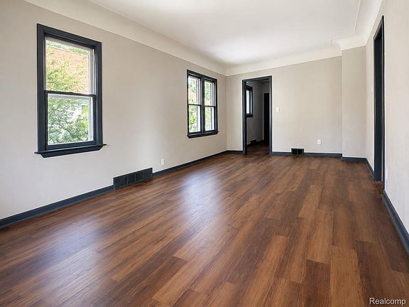 3rd image of 741 Freeman Ave