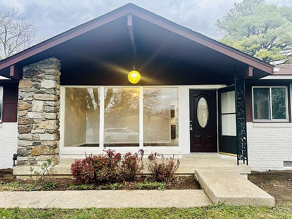 3rd image of 477 Clearwater Dr