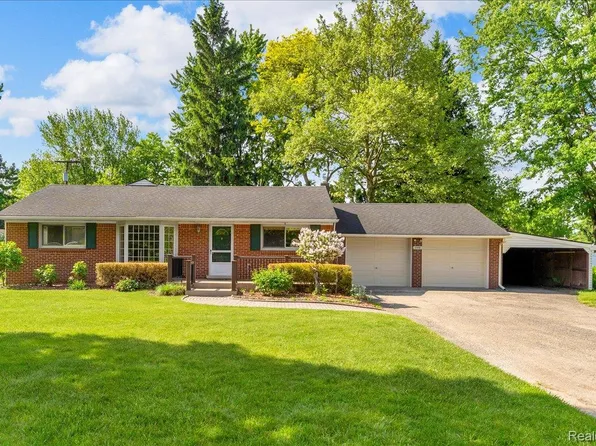 778 Troywood Dr, Troy, MI 48083