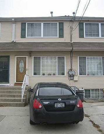 1st image of 216 Lake Ave