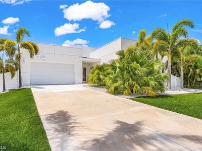 914 Dolphin Dr, Cape Coral, FL, 33904