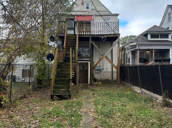 chicago-illinois-2071988333 picture