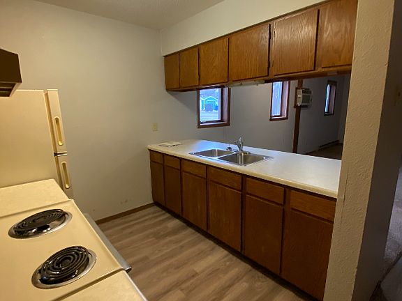 4th image of 1104 University Dr N #13